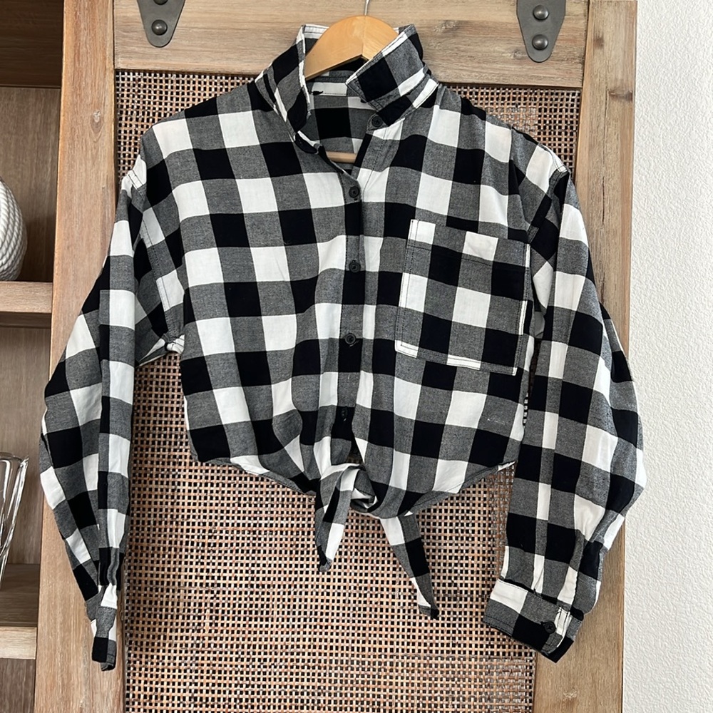 💚BUY 3 for $15💚Girl's Plaid Tie Front Long sleeve Button down Shirt size 13-14